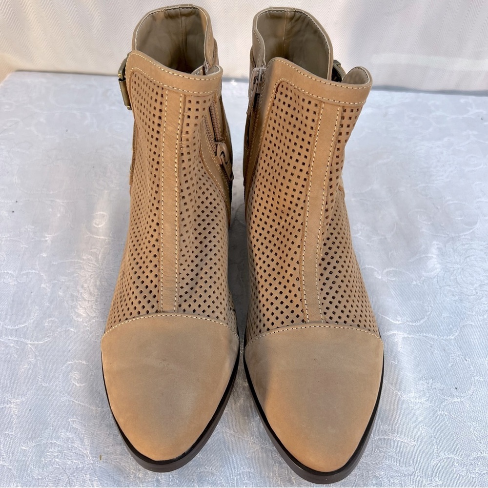 David Tate Prize Bootie Tan Lazor Cut Outs Side Zipper Block Heel Leather  7M